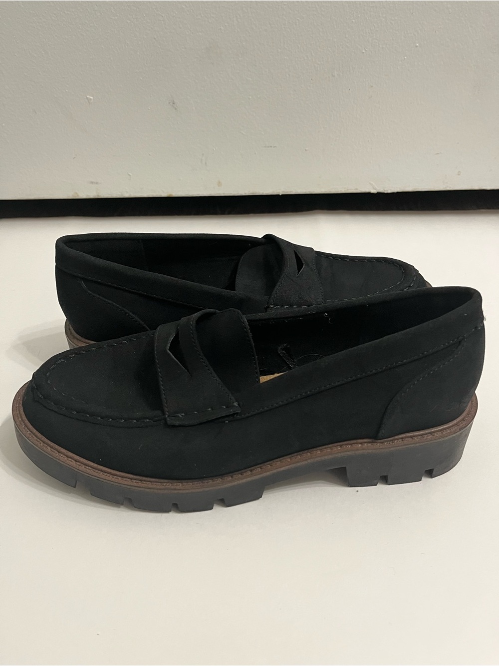 Cliffs by WHITE MOUNTAIN Black Penny Loafers with Lug Sole